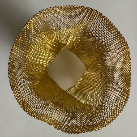 Large artsy gold tone free form sculptural crumpled metal mesh cuff bracelet - Picture 5 of 6